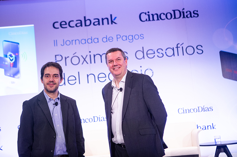 Nuño Rodrigo, redactor jefe de Mercados de El País, y Juan José Gutiérrez, director corporativo de Servicios Tecnológicos de Cecabank.
