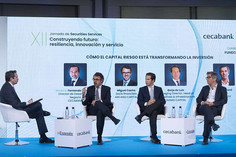 Participantes de la mesa redonda: Cómo el capital riesgo está transformando la inversión.