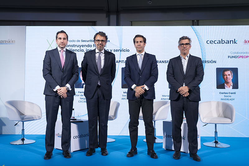 De izquierda a derecha: Fernando Toledano, director de Desarrollo de Negocio de Cecabank; Miguel Cacho, socio financiero de Arcano Capital; Borja de Luis, Managing Director, Head of Alternatives & Infraestructure de Dunas Capital; y Carlos Conti, socio de Inveready. 