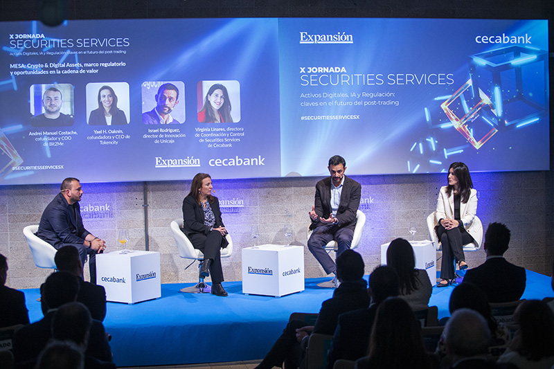 Participantes de la mesa redonda "Crypto & Digital Assets, marco regulatorio y oportunidades en la cadena de valor".