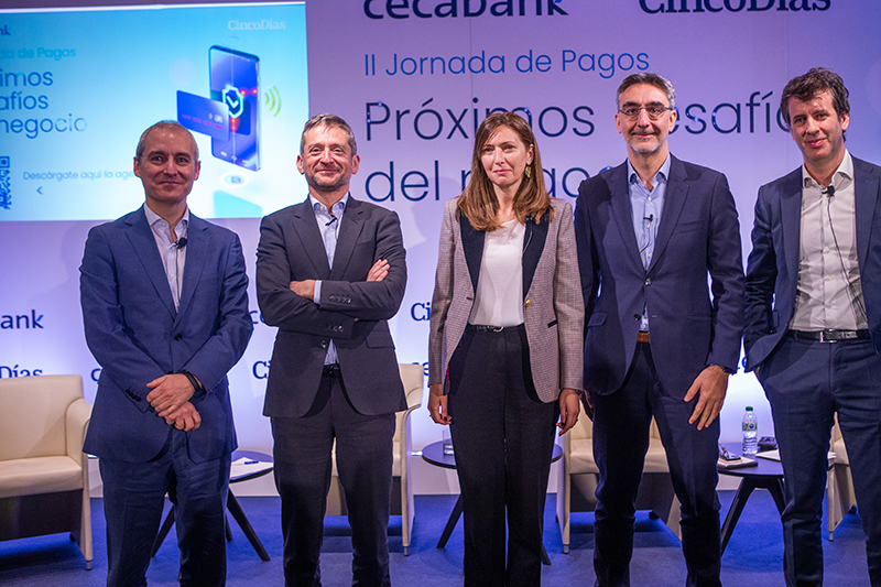 From left to right: Julio César Fernández (Cecabank), Juan Luis Encinas (Iberpay), Alejandra Bernabei (EURO 6000), Alberto López (Mastercard), and Gonzalo Pérez del Arco (American Express Europe).