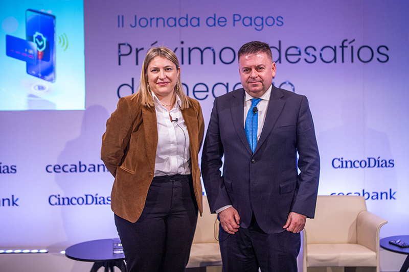 Mónica Malo, Director of Communications, External Relations and Sustainability at Cecabank, and Santiago Carbó, Director of Financial Studies and Executive Director of the Financial Digitalisation Observatory of Funcas.